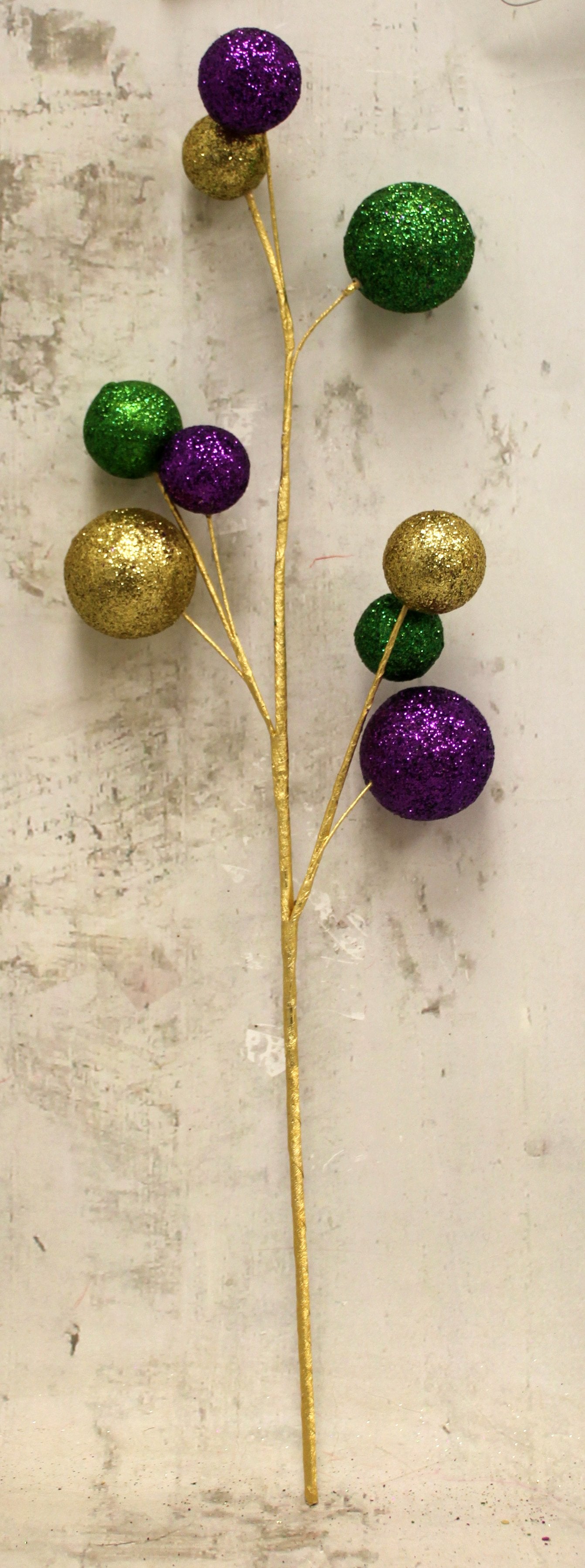 21 Mardi Gras Glittered Ball Spray